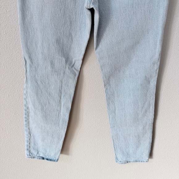 70s throwback High-Rise Slim Straight Light Wash Distressed Women's Jeans - Picture 5 of 15
